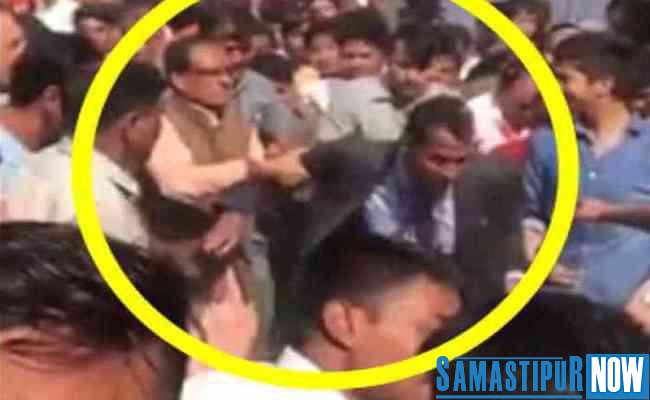 OMG CM Kul Shivraj Singh Slap hit the own security guard Samastipur Now